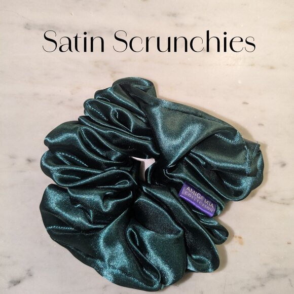 Amiga Mia large satin emerald green scrunchie hand crafted - Picture 1 of 4